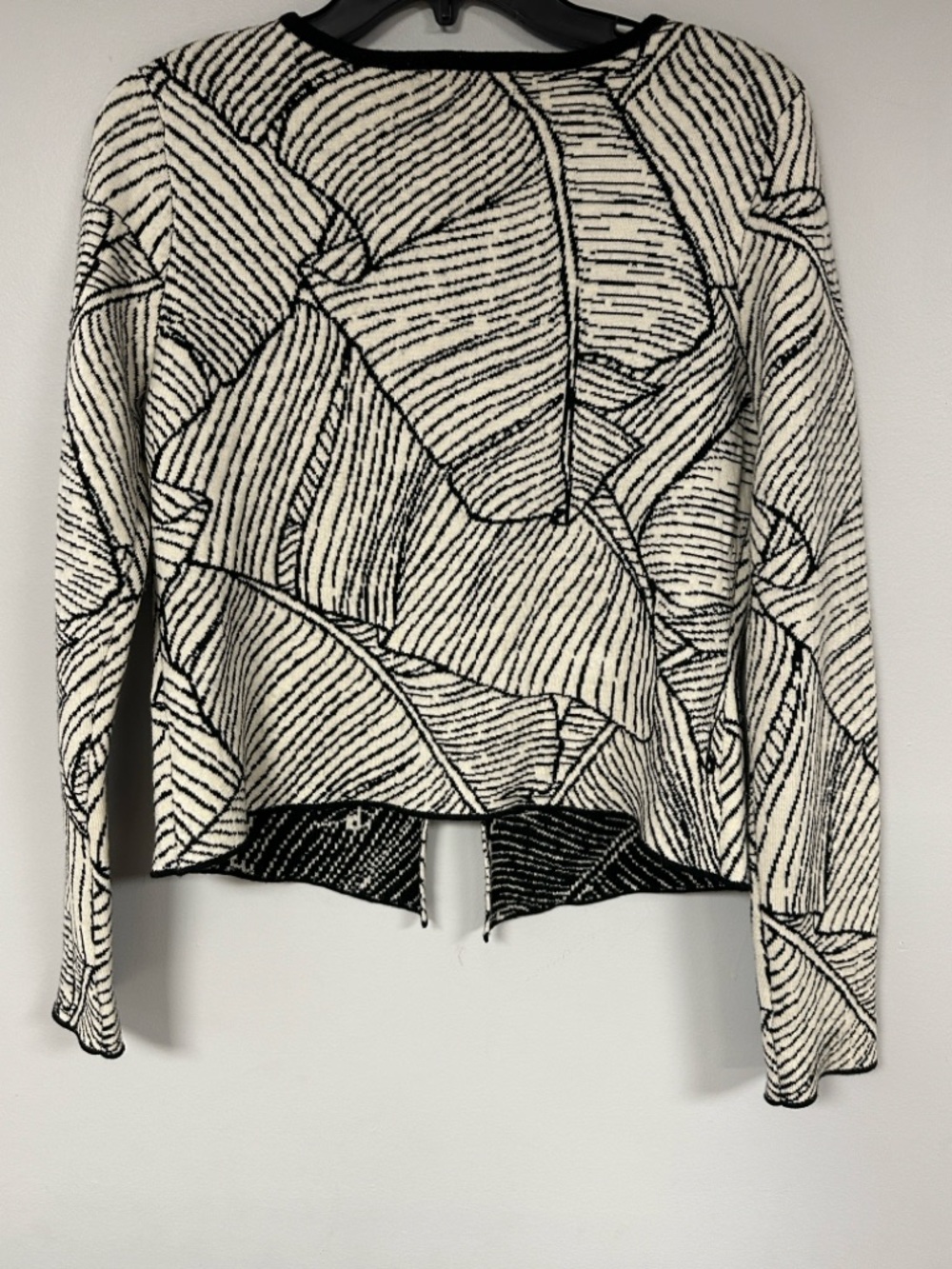 Icelandic Design 100% Merino Wool Sweater Geometric Black & White Full Zip, M - Picture 3 of 9